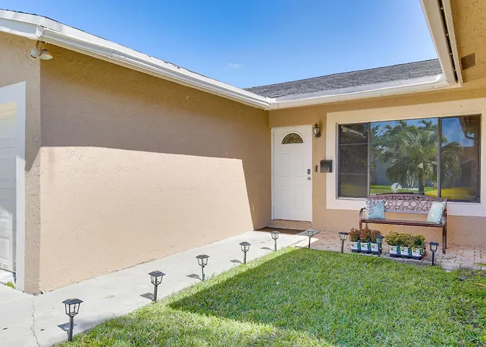 Near Beaches: Pet-Friendly Sunrise Escape W/ Patio