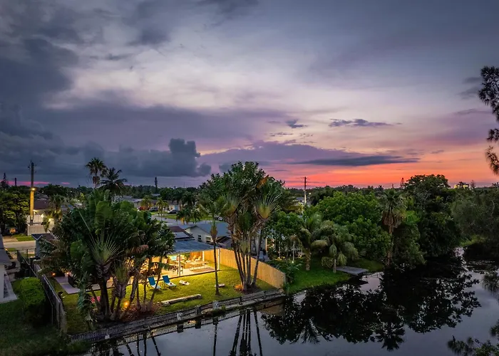 Waterfront Oasis Escape With 7 Seats Hot Tub!