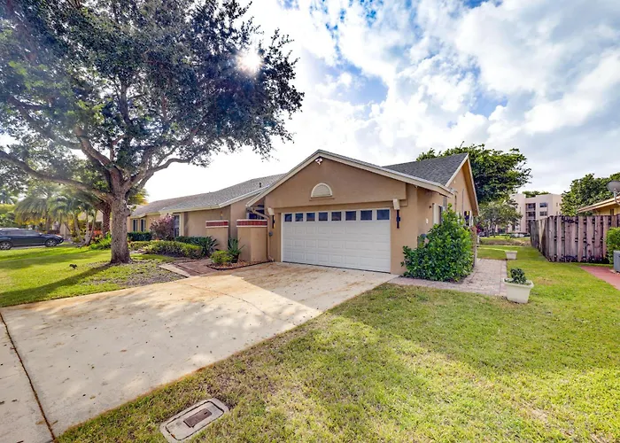 Riverfront Backyard & Grill: Sunrise Family Home