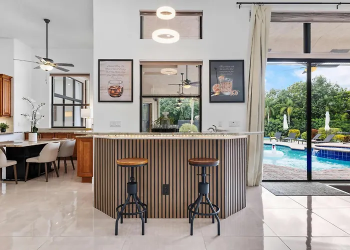Spacious Home Wpool Tennis Court