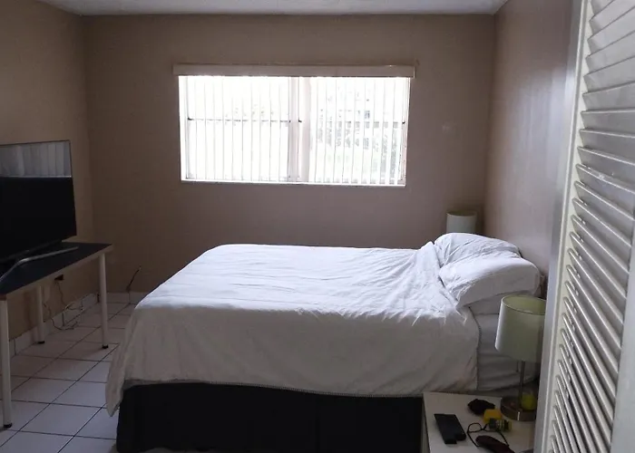1 Bedroom In Sunrise , Monthly